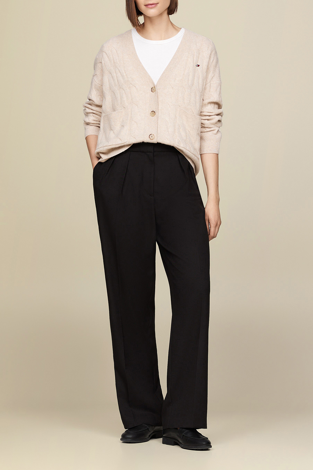 תמונת כל הלוק של קרדיגן מצמר ממוחזר